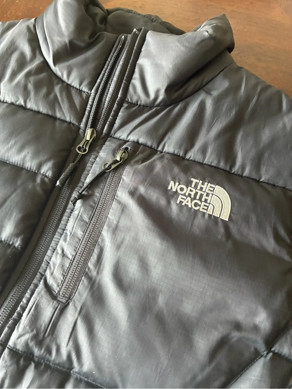 The North Face men’s S Black Puffer Vest 550 Goose Down Ski Vest Quilted